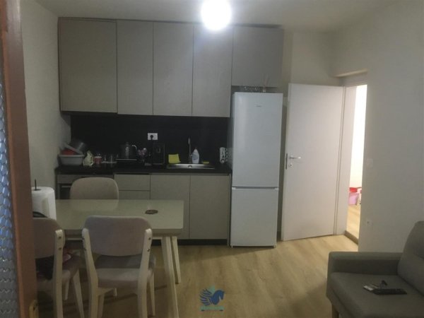 Shitet Apartament 2+1 Ne Kombinat [ID PE30]