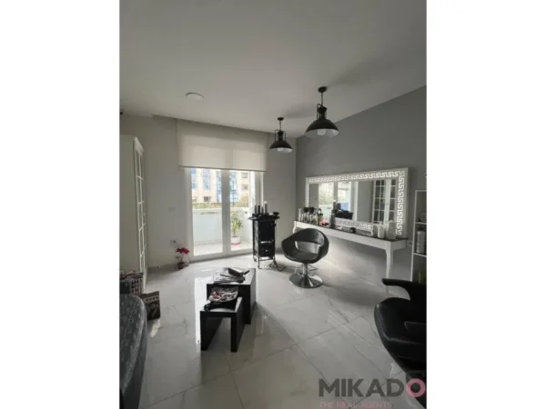 Jepet me Qira Ambient Komercial perballe Ministrise se Drejtesise, Bulevardi Zogu 1!