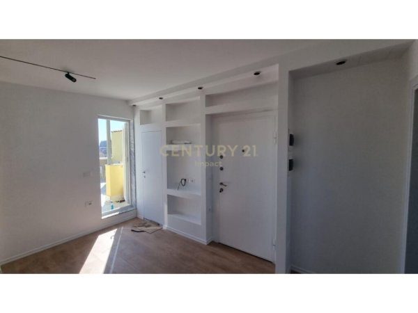 Apartament 1+1 për Qira në Rrugën Ferit Xhajko, Tiranë - 600€ | 90 m²