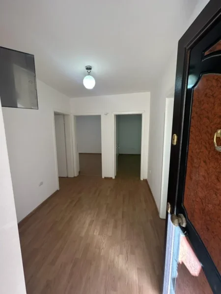 Tirane, Ambient biznesi me#Qira (Stadiumi Dinamo)