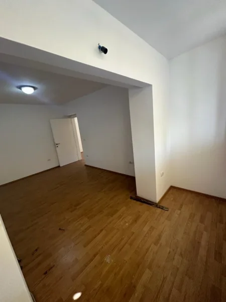 Tirane, Ambient biznesi me#Qira (Stadiumi Dinamo)