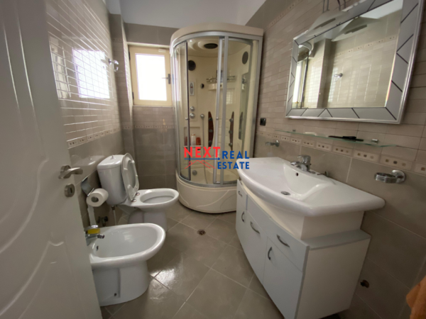 JEPET ME QERA AFATGJATE APARTAMENT 2+1 TEK PORTI, VLORE