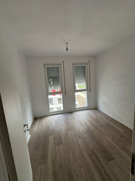 Apartament 3+1+2 dhe post parkimi tek Univers City !