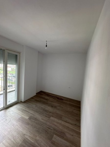 Apartament 3+1+2 dhe post parkimi tek Univers City !