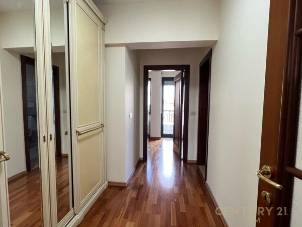 JAPIM ME QIRA APARTAMENT 2+1+2 TEK GARDA!