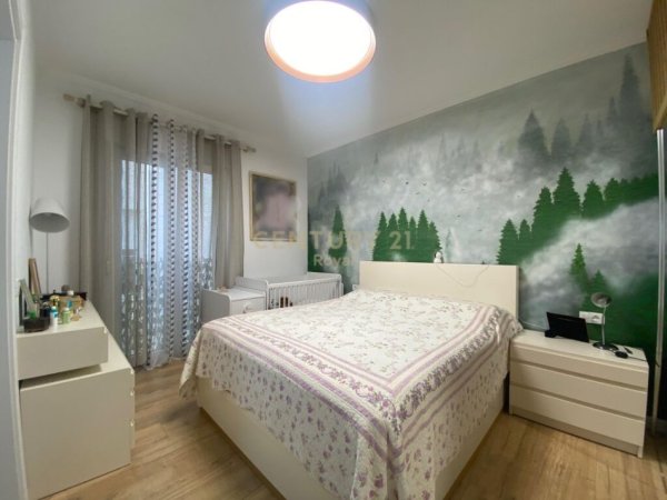 SHESIM APARTAMENT 2+1+2 +POST PARKIMI PRANE LIQENIT TE THATE TEK PARK LIFE