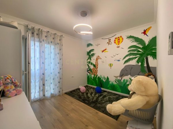 SHESIM APARTAMENT 2+1+2 +POST PARKIMI PRANE LIQENIT TE THATE TEK PARK LIFE