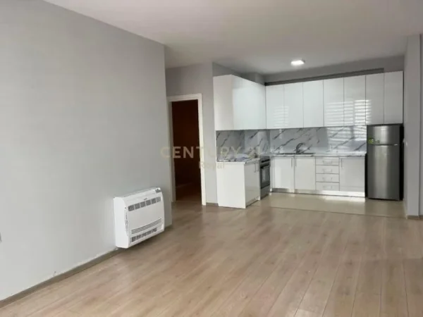 JEPET ME QIRA APARTAMENT 1+1 TE RRUGA E DIBRES.