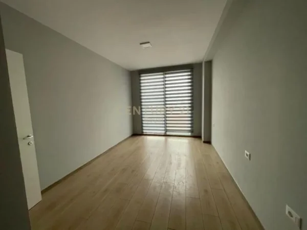 JEPET ME QIRA APARTAMENT 1+1 TE RRUGA E DIBRES.