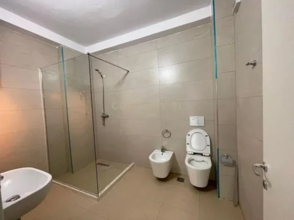 JEPET ME QIRA APARTAMENT 1+1 TE RRUGA E DIBRES.