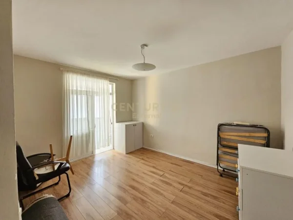 Jepet me qera Zyra/Apartament për banim ose Airbnb