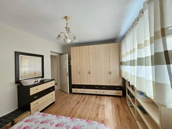 Jepet me qera Zyra/Apartament për banim ose Airbnb