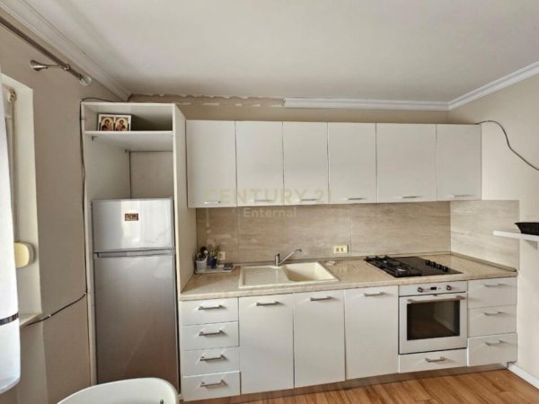 Jepet me qera Zyra/Apartament për banim ose Airbnb