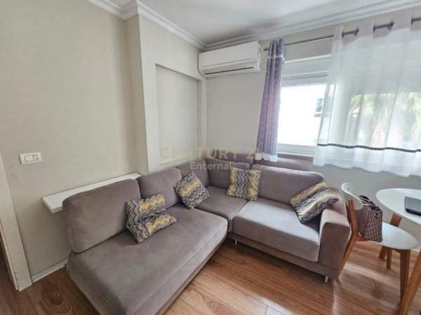 Jepet me qera Zyra/Apartament për banim ose Airbnb