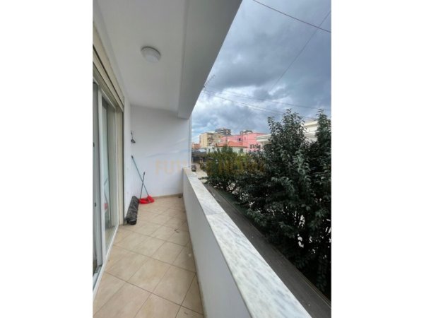 Shitet, Apartament 1+1, Pazari i Ri, Tiranë