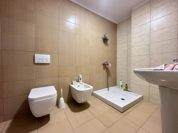 APARTAMENT 3+1+2 PER SHITJE, ASTIR PRANE HOTEL MARINAJ!!!