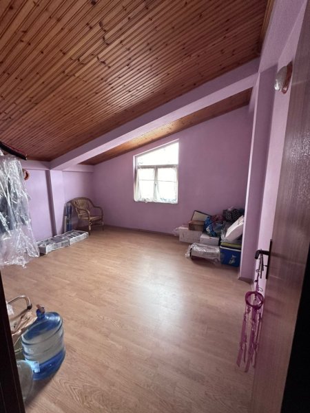 Shitet apartament 4+1+3 tualete tek Rruga e Barrikadave