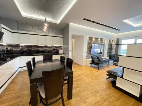 Tirane, jepet me qera apartament 2+1+BLK 116 m² 1.300 Euro (Selite)