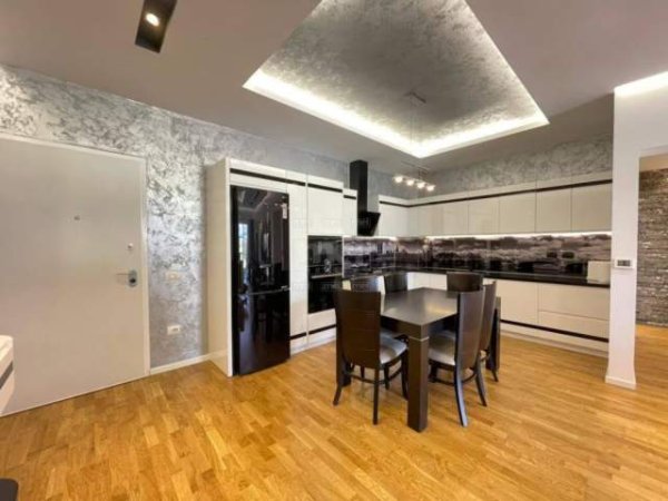 Tirane, jepet me qera apartament 2+1+BLK 116 m² 1.300 Euro (Selite)