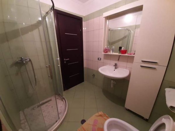 Tirane, jepet me qera apartament 2+1+BLK Kati 2, 96 m² 370 Euro (astrit losha)