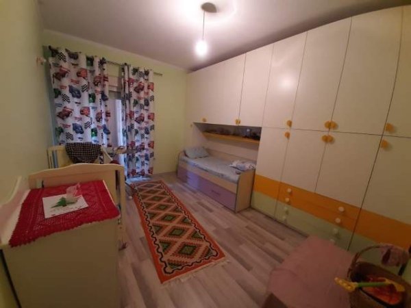 Tirane, jepet me qera apartament 2+1+BLK Kati 2, 96 m² 370 Euro (astrit losha)