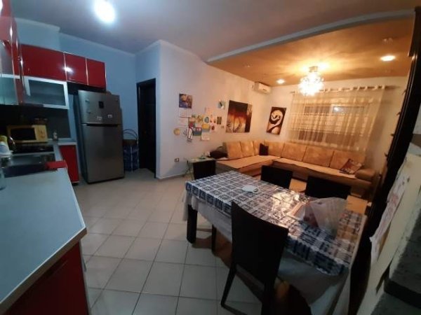 Tirane, jepet me qera apartament 2+1+BLK Kati 2, 96 m² 370 Euro (astrit losha)