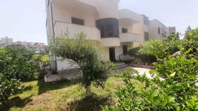 Tirane, jepet me qera shtepi 2+1+BLK Kati 1, 30.000 Leke