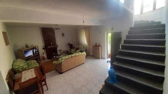 Tirane, jepet me qera shtepi 2+1+BLK Kati 1, 30.000 Leke