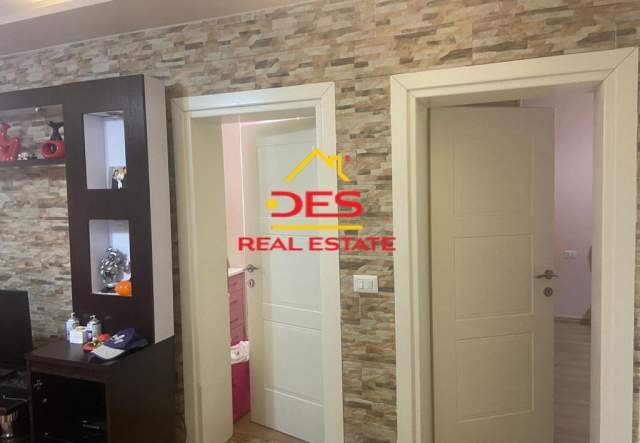 Elbasan, jepet me qera apartament Kati 4, 87 m² 22.000 Leke