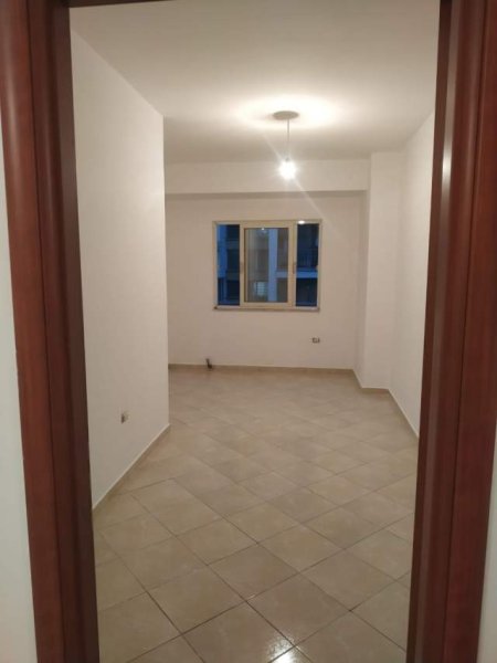 Tirane, jepet me qera apartament 2+1+BLK Kati 5, 115 m² 30.000 Leke (Adresa:  Yzberisht . Afer eco market)