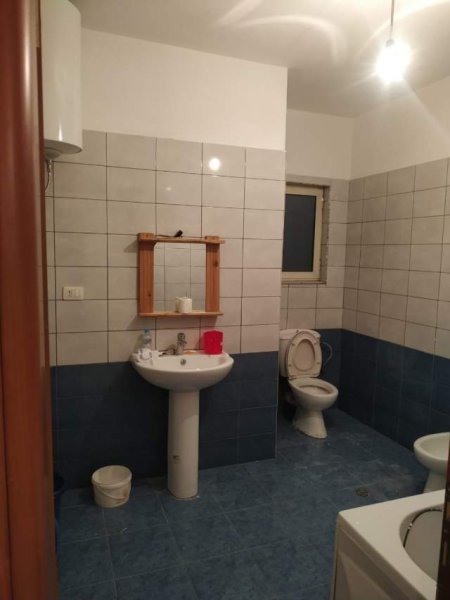 Tirane, jepet me qera apartament 2+1+BLK Kati 5, 115 m² 30.000 Leke (yzberisht)