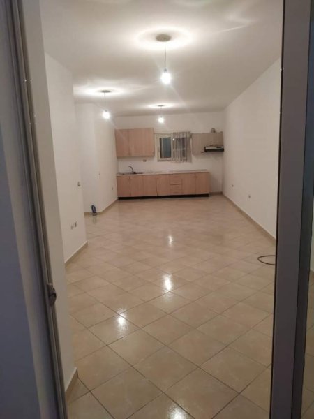 Tirane, jepet me qera apartament 2+1+BLK Kati 5, 115 m² 30.000 Leke (Adresa:  Yzberisht . Afer eco market)