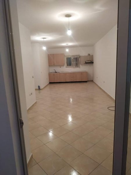 Tirane, jepet me qera apartament 2+1+BLK Kati 5, 115 m² 30.000 Leke (yzberisht)