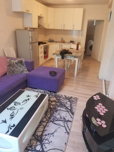 Tirane, jepet me qera apartament 2+1+BLK Kati 1, 75 m² 25.000 Leke (Adresa: ne fund te rruges Siri Kodra)