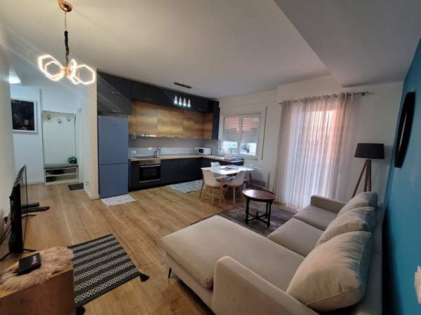 Tirane, jepet me qera apartament 2+1+BLK Kati 6, 89 m² 500 Euro (Brryli)