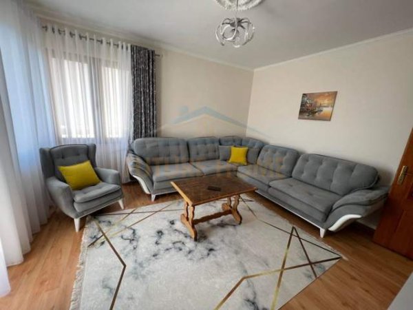 Tirane, shitet Vile 5+1+BLK Kati 0, 239 m² 360.000 Euro (Sauk)