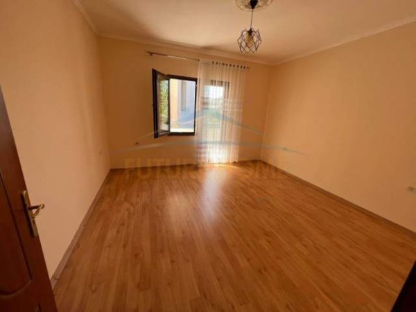 Tirane, shitet Vile 5+1+BLK Kati 0, 239 m² 360.000 Euro (Sauk)