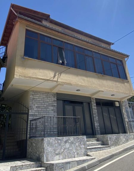Jap me qera ambjent biznesi, 168 m² 3 kate - 300€/muaj -  Pogradec, I rent bussines premisess 168 m2 3 floor -300€ / month (Islam Dani street)