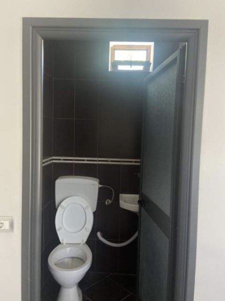 Jap me qera ambjent biznesi, 168 m² 3 kate - 300€/muaj -  Pogradec, I rent bussines premisess 168 m2 3 floor -300€ / month (Islam Dani street)