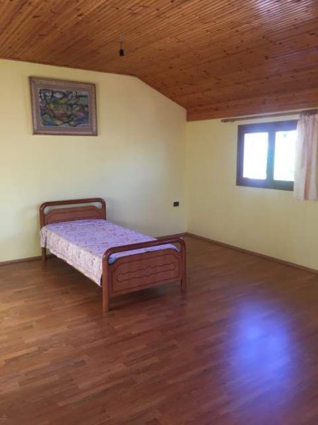 Jap me qera ambjent biznesi, 168 m² 3 kate - 300€/muaj -  Pogradec, I rent bussines premisess 168 m2 3 floor -300€ / month (Islam Dani street)