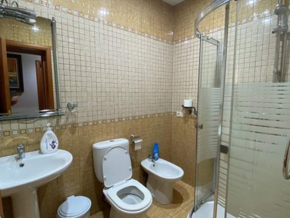 Tirane, shitet apartament 3+1+BLK Kati 9, 164 m² 410.000 Euro (barikadave)