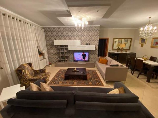 Tirane, shitet apartament 3+1+BLK Kati 9, 164 m² 410.000 Euro (barikadave)