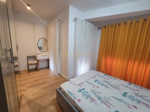 Tirane, jepet me qera apartament 2+1 Kati 6, 89 m² 500 Euro (Brryli)