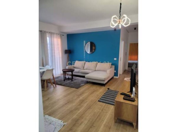 Tirane, jepet me qera apartament 2+1 Kati 6, 89 m² 500 Euro (Brryli)