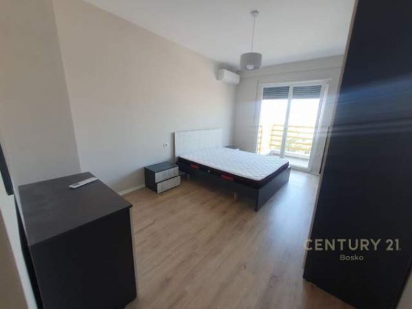 Tirane, jepet me qera apartament 2+1 Kati 6, 120 m² 500 Euro (Zogu i Zi)