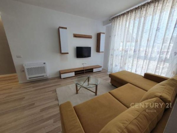 Tirane, jepet me qera apartament 2+1 Kati 10, 90 m² 550 Euro (Ish fusha e aviacionit)