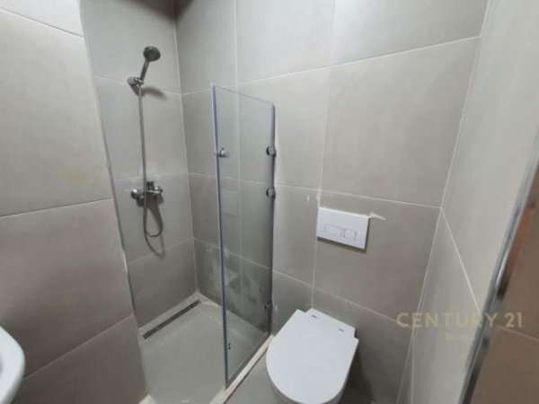 Tirane, jepet me qera apartament 2+1 Kati 10, 90 m² 550 Euro (Ish fusha e aviacionit)