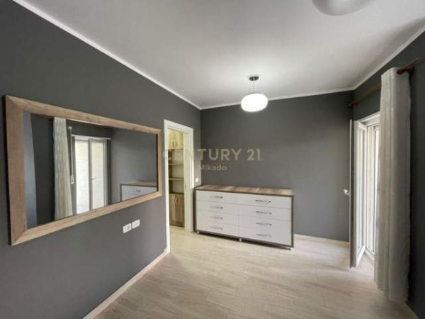 Tirane, jepet me qera apartament duplex 2+1 Kati 1, 113 m² 600 Euro (Kodra e Diellit)
