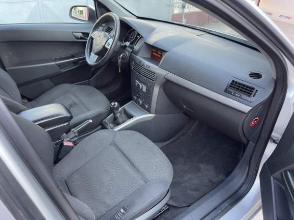 Tirane, shes makine Opel astra Viti 2006, 220.000 Leke