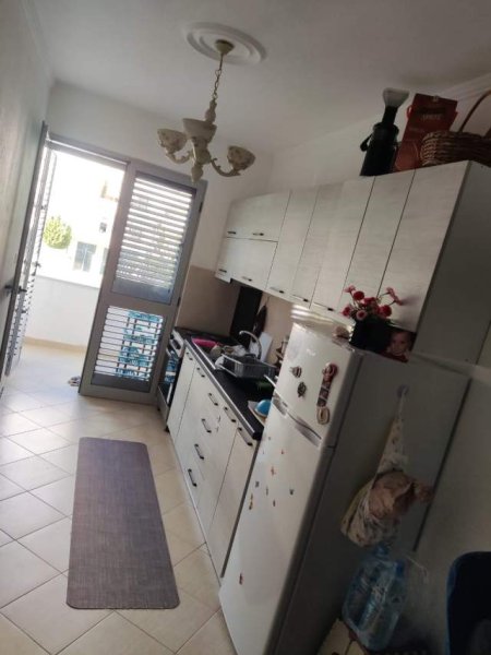 Tirane, jepet me qera apartament 2+1+BLK Kati 1, 94 m² 30.000 Leke (rruga thesarit)